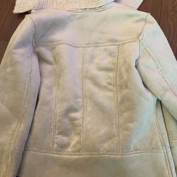 Beige jacket with fur on the inside - Picture 4 of 4